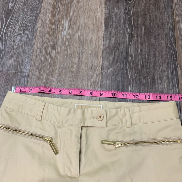 Michael Kors Womens 4 Shorts Tan - Picture 2 of 6